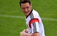 Video: Màn trình diễn ấn tượng của Mesut Oezil vs Armenia