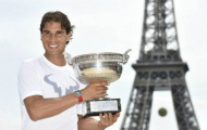 Nadal rạng rỡ nâng cúp bên Tháp Eiffel