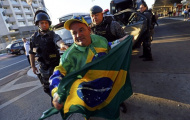 Thành phố khai mạc World Cup 2014 tê liệt vì bạo loạn