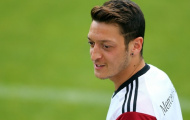 Mesut Oezil không phải bất khả xâm phạm