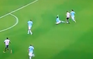 Video: Lescott tái hiện pha xoạc bóng kinh điển của Bobby Moore