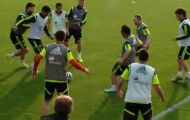 Video: Xem các cầu thủ Tây Ban Nha cách tân tiki-taka trên sân tập
