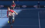 Video: Cú lốp bóng qua hai chân cực đẹp của 'tiểu Federer'