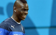 Chùm ảnh: Balotelli tươi như hoa, Cassano hóa Ninja