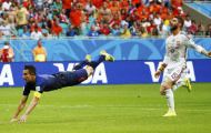Van Persie đi vào lịch sử nhờ cú đúp trước Tây Ban Nha