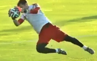 Video: Casillas tập luyện nhiệt tình sau trận mở màn thất vọng