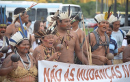 Thổ dân Brazil đã bị chính phủ “bán rẻ” vì World Cup