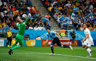 Người hùng Luis Suarez bật khóc sau chiến thắng trước tuyển Anh