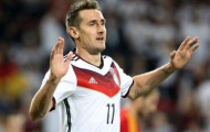 Klose cân bằng kỉ lục ghi bàn của 'Rô béo' huyền thoại