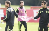 Ngứa mắt, Del Bosque tống cổ Fabregas khỏi sân tập
