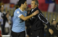 HLV Uruguay lại mang Luis Suarez ra dọa Italy