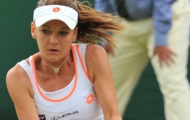 Video Wimbledon: Radwanska gây sốc với pha ngồi đánh trái tay