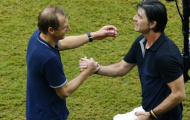 HLV Joachim Loew chia vui với thầy cũ