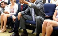 Cận cảnh tổng thống Obama ngậm ngùi nhìn tuyển Mỹ bị loại tại nhà trắng