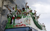 Đội Algeria trở về nhà như những người hùng
