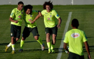 Fan mạo hiểm tính mạng xem Neymar tập luyện