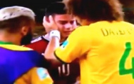 Video: David Luiz an ủi James Rodriguez
