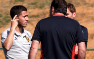 HLV Marc Wilmots nói chuyện riêng để động viên Hazard