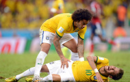 Neymar mất cảm giác chân ngay sau pha va chạm với Zuniga