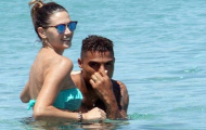Kevin Boateng và vợ sắp cưới quấn lấy nhau