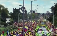 Video: Đường phố kẹt cứng người chào đón tuyển Colombia trở về