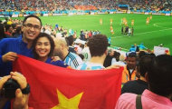 Vợ chồng Tăng Thanh Hà vẫy cờ Việt Nam trên khán đài World Cup