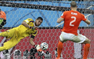 HLV Louis van Gaal tiết lộ: Cầu thủ Hà Lan sợ đá penalty!
