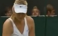 Video: Sharapova với cú ngã sexy kinh điển