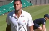 Video: Tsonga nhăn mặt vì bị Murray đánh trúng chỗ hiểm