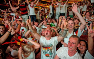 CĐV Đức mừng phát điên khi đội nhà vô địch World Cup