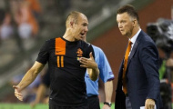 Robben hé lộ chuyện bị Van Gaal 'chiêu dụ' tới M.U