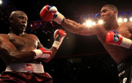 Cú đấm sấm sét của Anthony khiến đối thủ nằm sàn