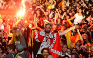 Người Đức ngập trong men say ăn mừng ngôi vô địch World Cup