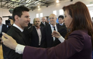 Messi được tổng thống chào đón như người hùng