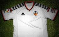 'Bầy dơi' Valencia ra mắt áo đấu đậm chất Adidas