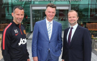 Van Gaal cười rạng rỡ trong ngày ra mắt M.U
