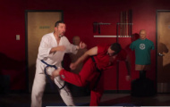 Lạ lùng 100 cú đánh karate vào hạ bộ