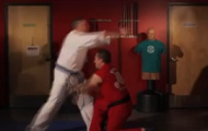 Video: Trình diễn đánh karate vào hạ bộ đối phương