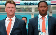 Vì sao Van Gaal không đưa Kluivert đến Man Utd