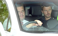 Van Gaal hoãn chỉ định thủ quân mới của M.U vì Carrick
