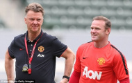 HLV Van Gaal và Rooney thân thiện trong buổi tập của M.U