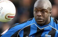 Video: Adebayo Akinfenwa, cầu thủ nặng gần 100kg của AFC Wimbledon