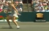 Video: Wozniacki đôi công kịch tính và dính chấn thương