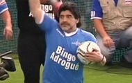 Video: Maradona ghi bàn tinh tế trong trận đấu từ thiện