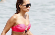 Người xưa của Van der Vaart đẹp mê mẩn trên bãi biển