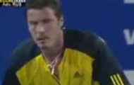 Video: Sao tennis hôn trọng tài sau tình huống 'đóng dấu'