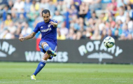 Fabregas ra mắt CĐV Chelsea bằng pha sút phạt ghi bàn cực kỳ đẹp mắt