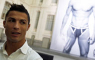 Cristiano Ronaldo khốn khổ vì… “CR7”