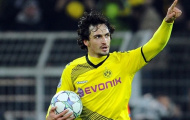 Arsenal tranh Mats Hummels với M.U