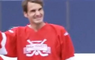 Video: Federer trổ tài chơi hockey điệu nghệ